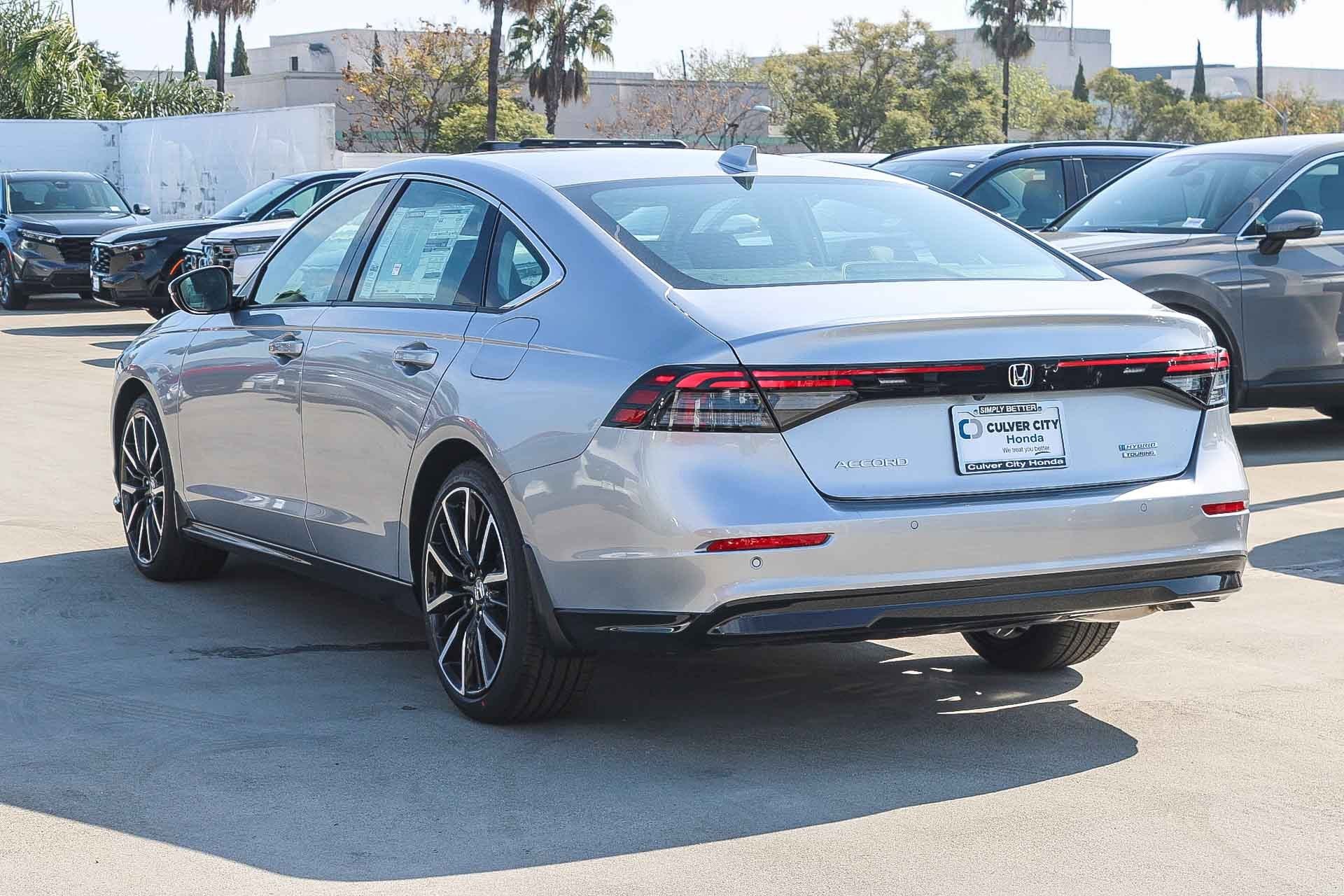 New 2026 Solar Silver Metallic Honda Touring image 6