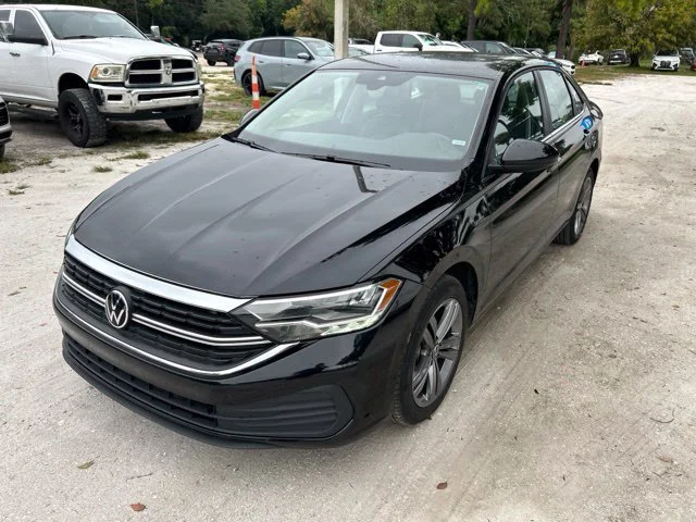 Used 2024 Deep Black Pearl Volkswagen SE image 2