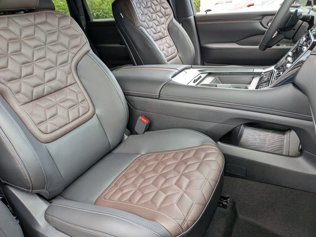 New 2026 Black Nissan Platinum Reserve image 26