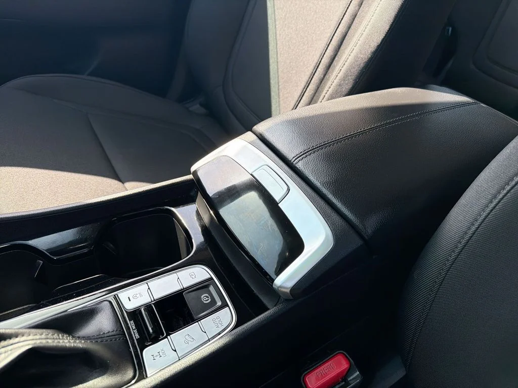 Used 2022 Gray Hyundai SE image 13