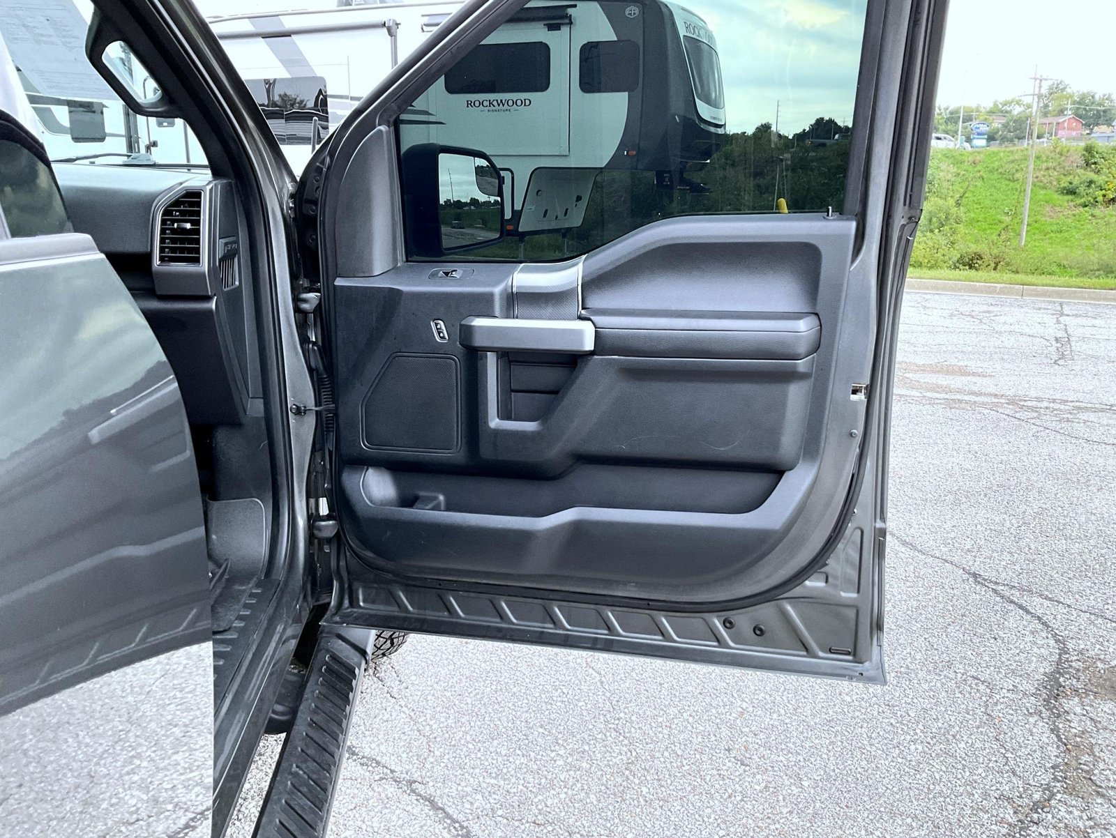 Used 2017 Gray Ford XLT image 16