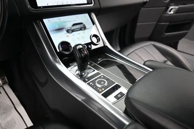 Used 2022 Black Land Rover HSE Silver Edition image 25
