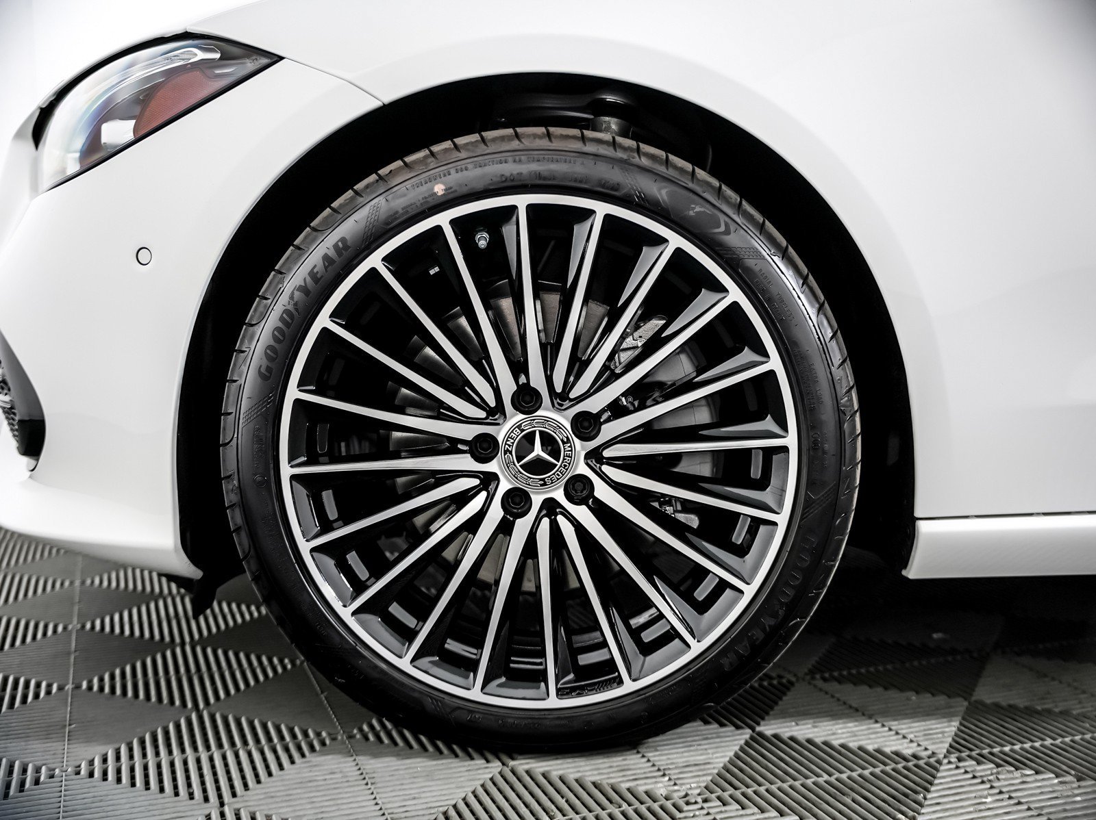 New 2026 Polar White Mercedes-Benz C 300 image 4