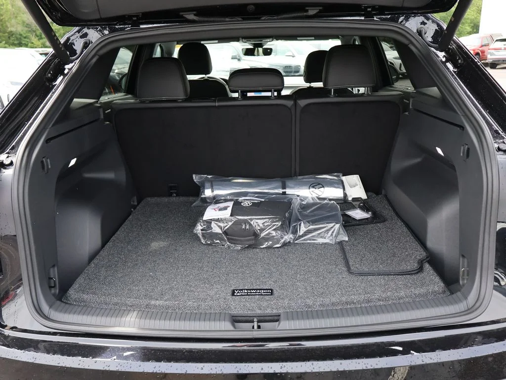 New 2026 Black Volkswagen 2.0T SE w/Technology image 20
