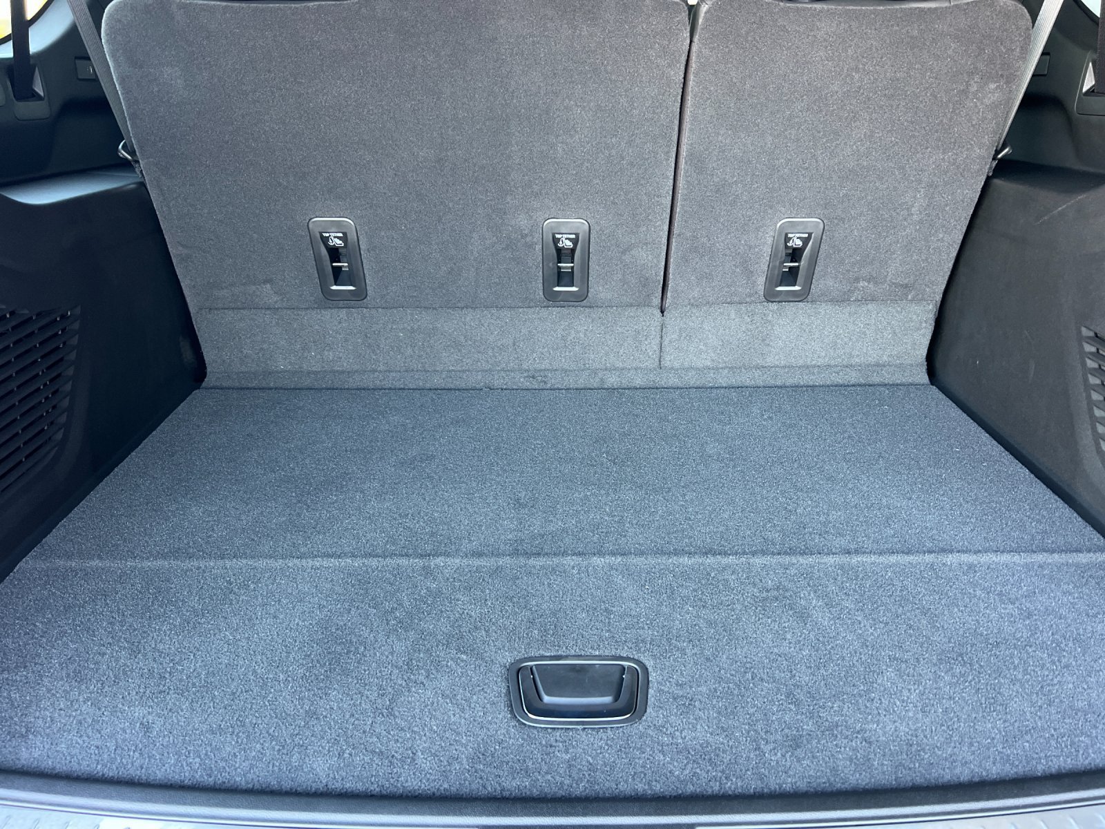 2026 Chevrolet Suburban Premier - Photo 16