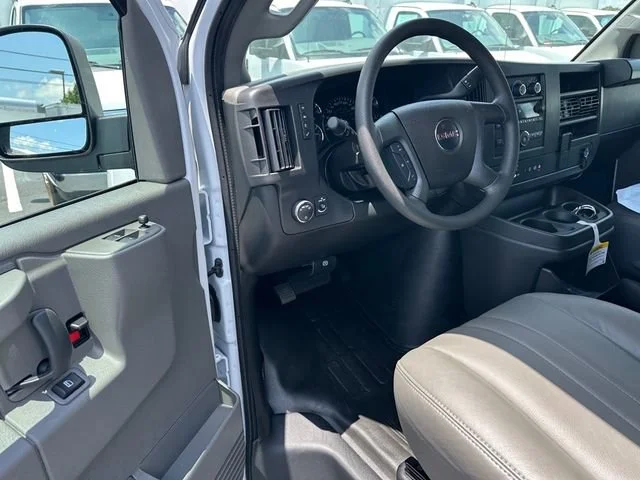 2025 GMC Savana Cargo Work Van - Photo 16