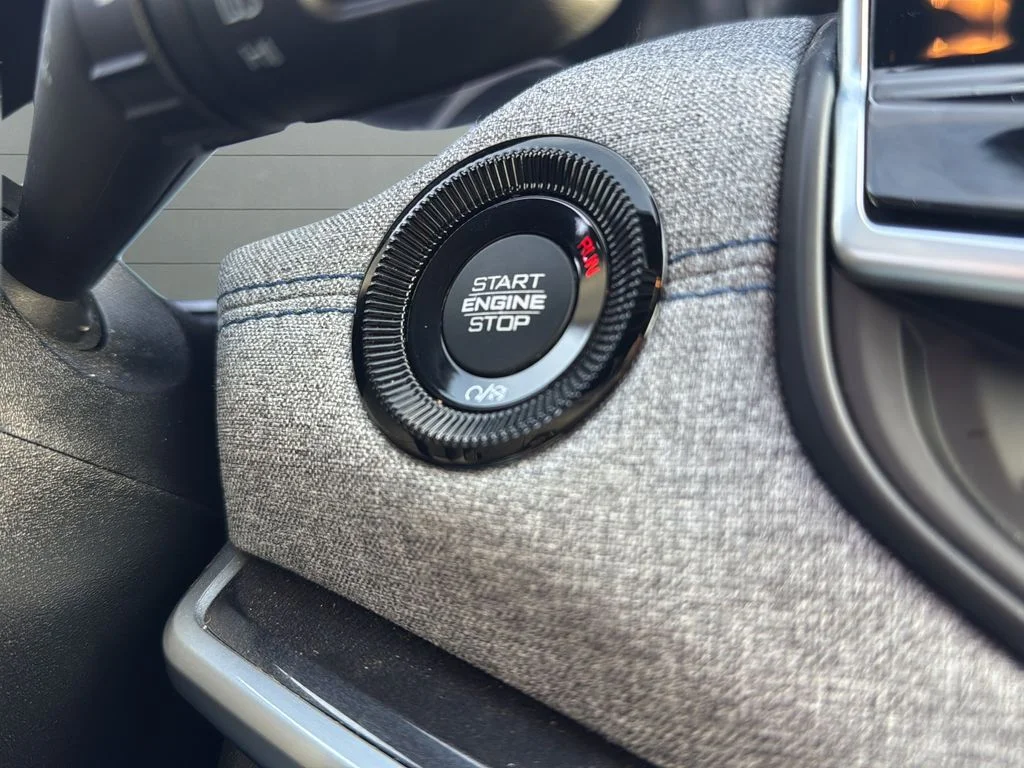 Certified Used 2025 White/off-white Jeep Latitude image 20