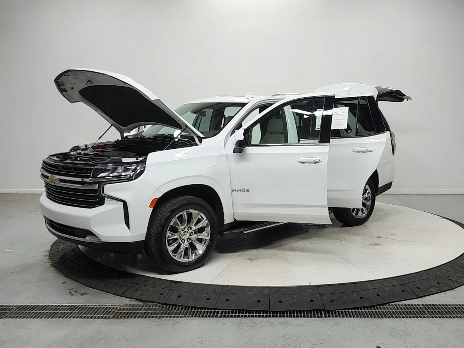 Used 2021 White Chevrolet LT image 12