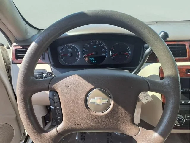 Used 2007 White Chevrolet 3.5L LT image 6
