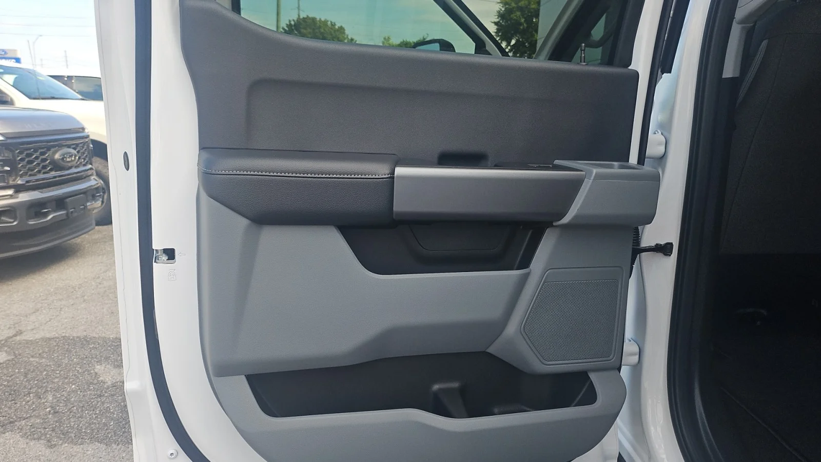 New 2027 Oxford White Ford XL 4WD image 14