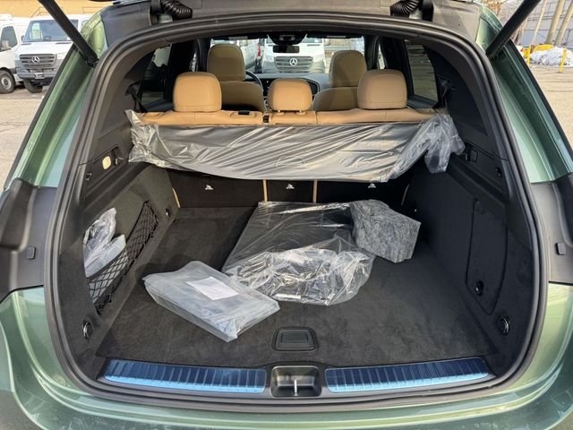 New 2026 MANUFAKTUR Ireland Mid Green Metallic Mercedes-Benz GLE 450 image 14