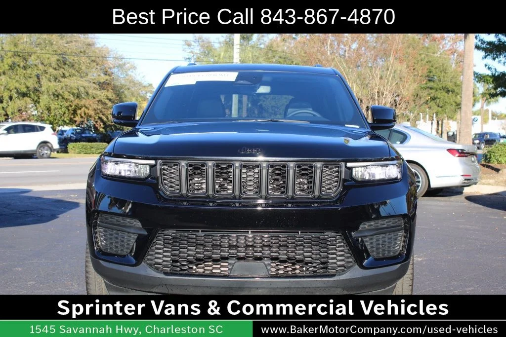 Used 2023 Diamond Black Jeep Altitude X image 4