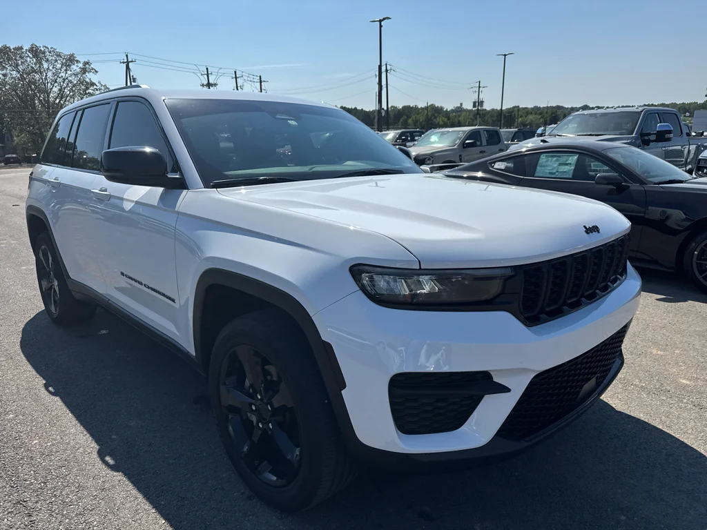 Used 2023 Bright White Clearcoat Jeep Altitude image 3