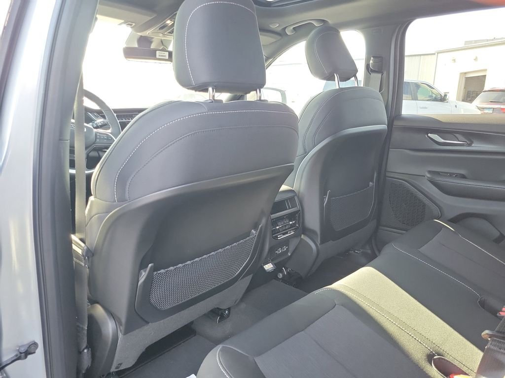 New 2026 Silver Zynith Jeep Laredo X image 12