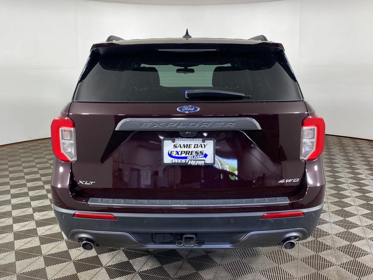 Used 2023 Jewel Red Metallic Tinted Clearcoat Ford XLT image 23