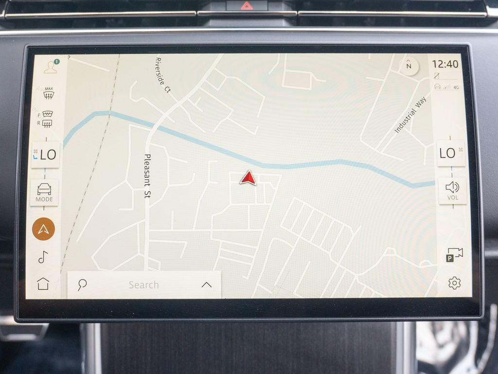 Used 2024 White Land Rover SE image 28