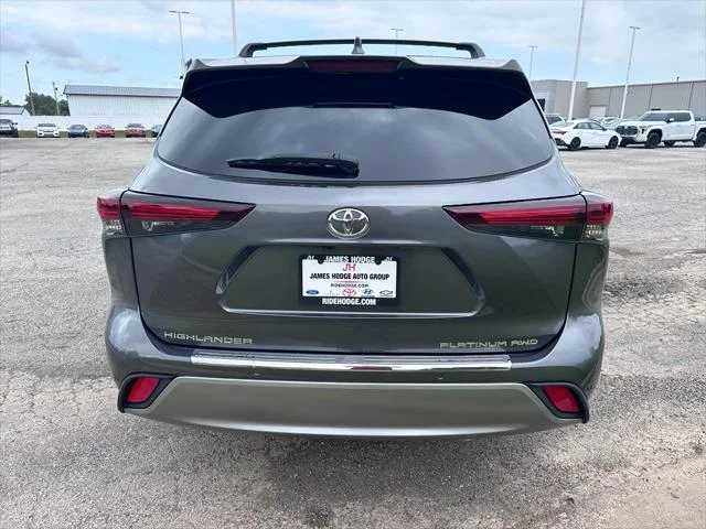 2024 Toyota Highlander Platinum - Photo 9