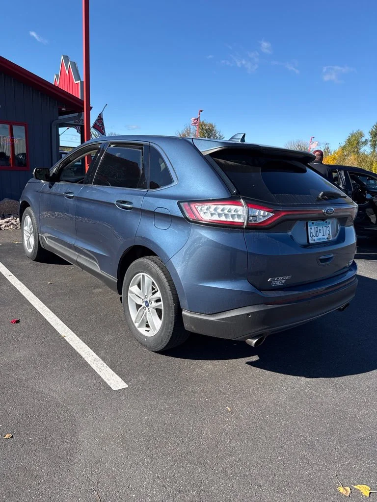 Used 2018 Blue Ford SEL image 3