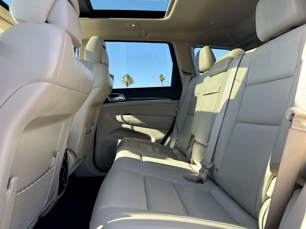 Used 2020 White Jeep Limited image 11