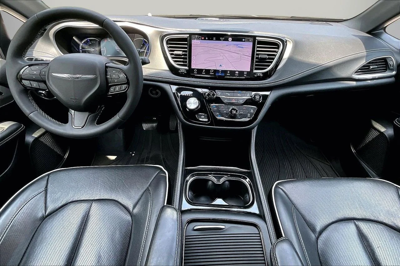 Used 2023 Gray Chrysler Limited image 15