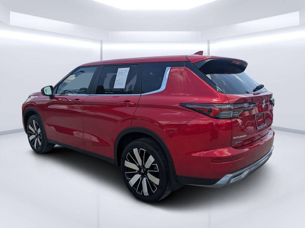 Used 2025  Mitsubishi SE image 5
