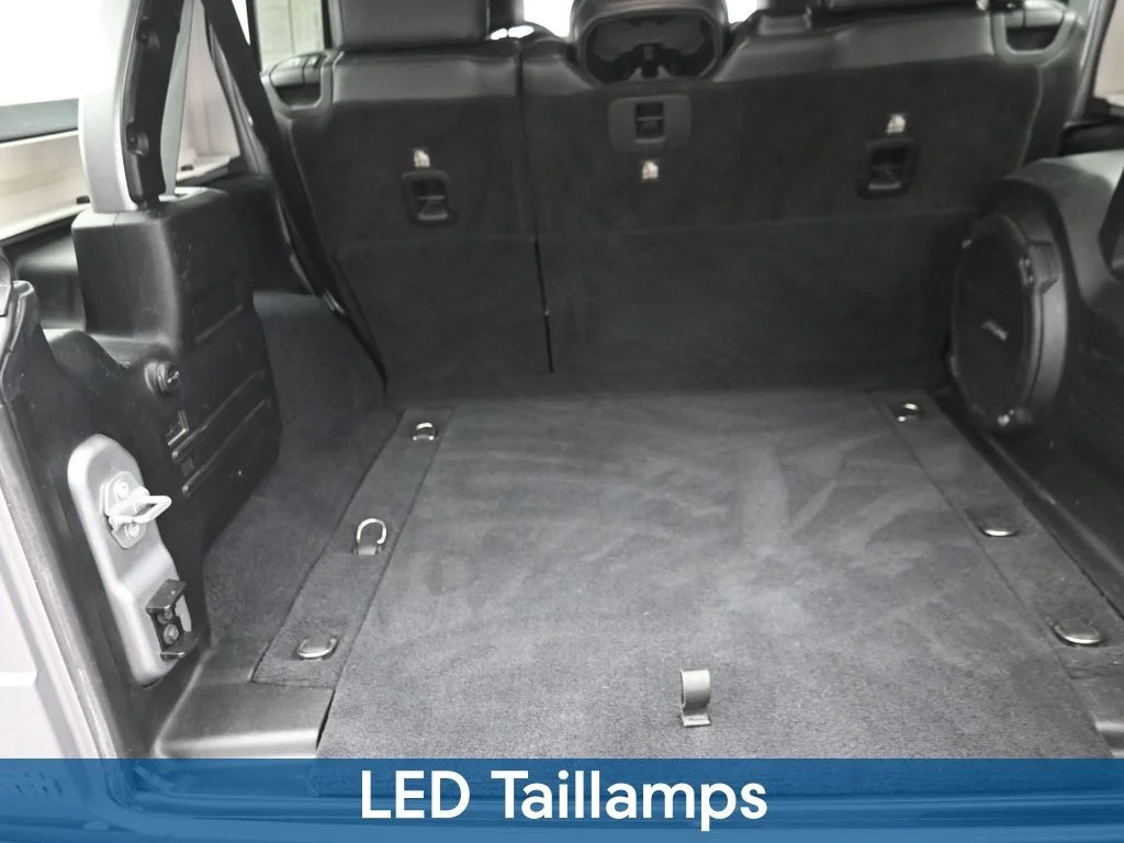 Used 2018 Silver Jeep Unlimited Sahara image 17