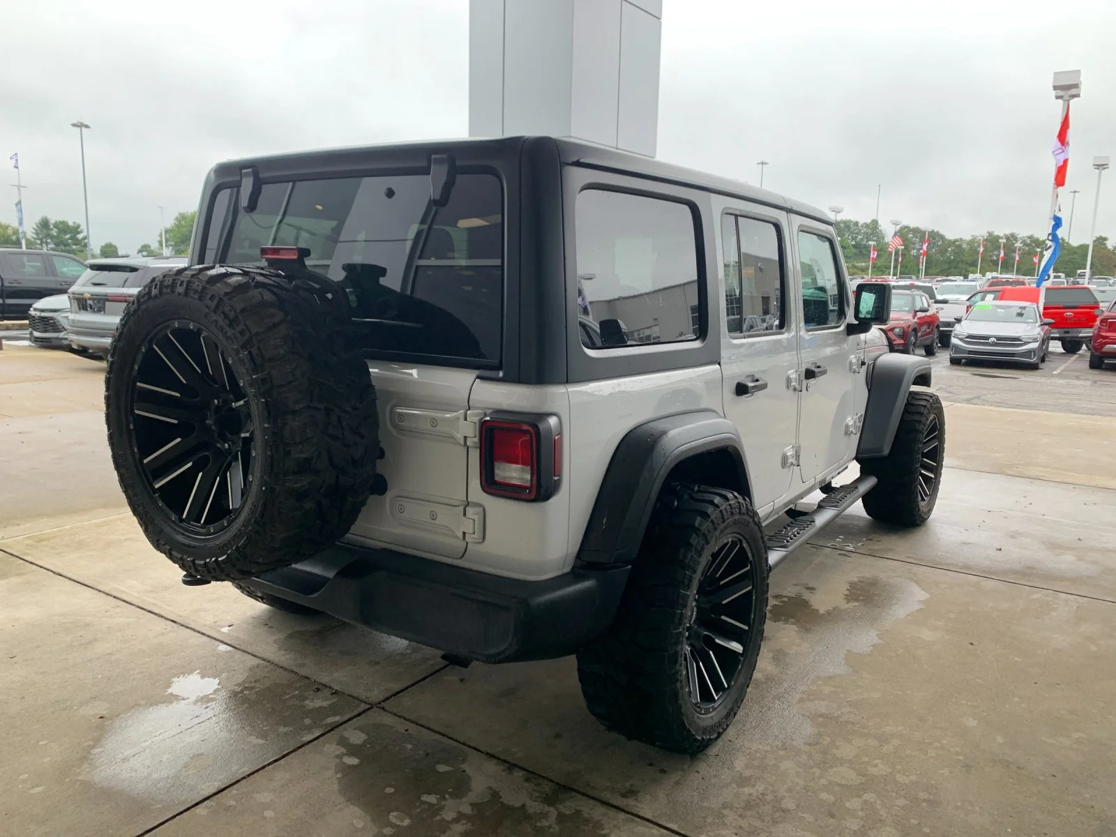 Used 2019 White Jeep Sport S 4x4 image 2
