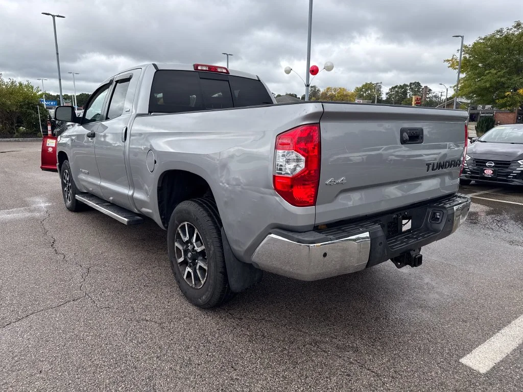 Used 2015 Silver Toyota SR5 image 5