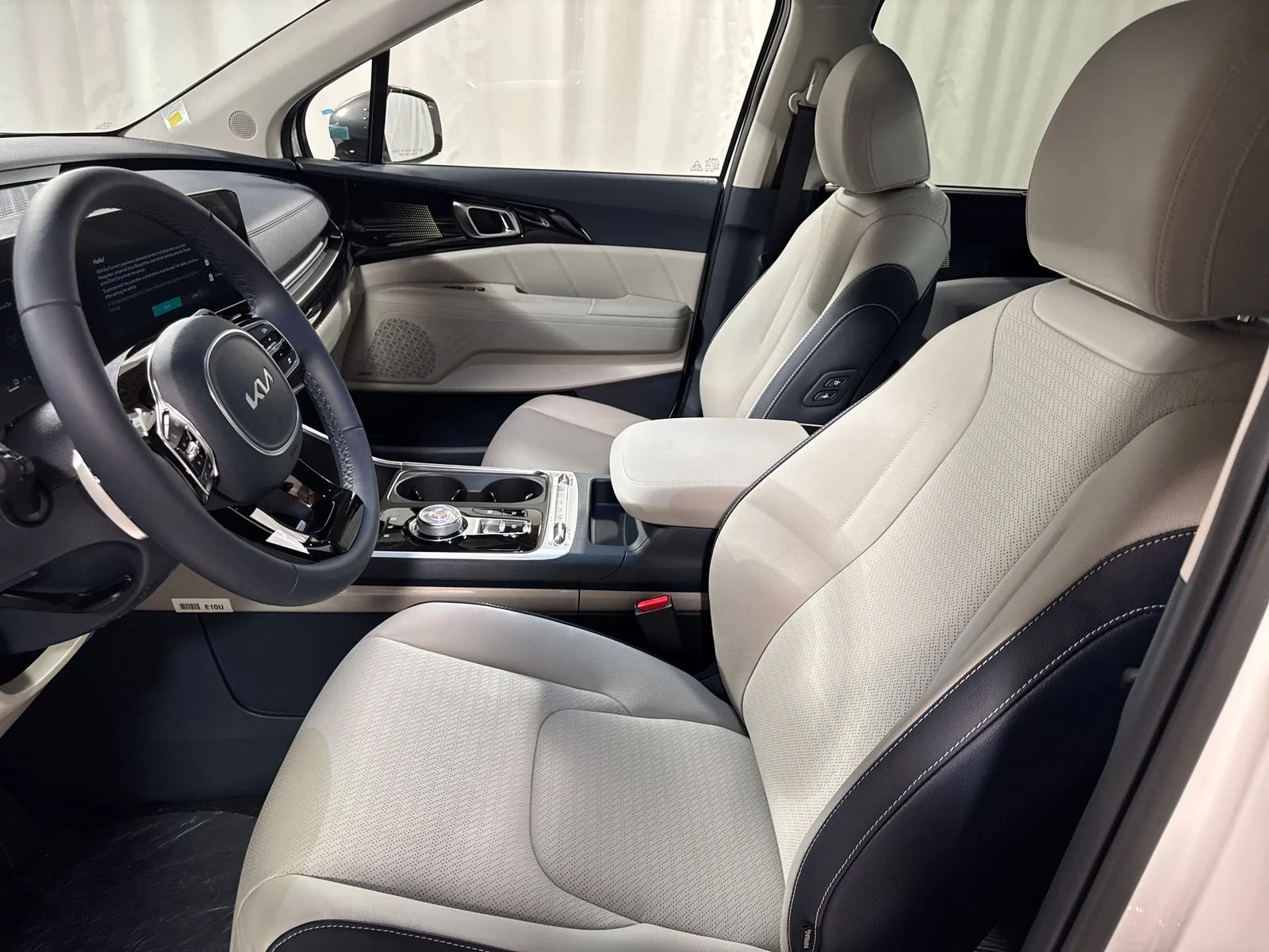 New 2026 Snow White Pearl Kia SX Prestige image 3