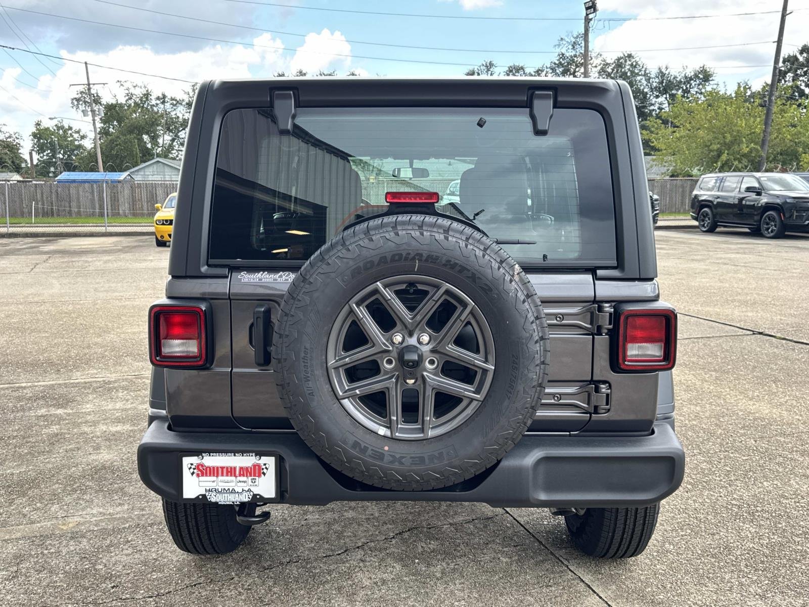 New 2026 Granite Crystal Metallic Clearcoat Jeep Sport image 5