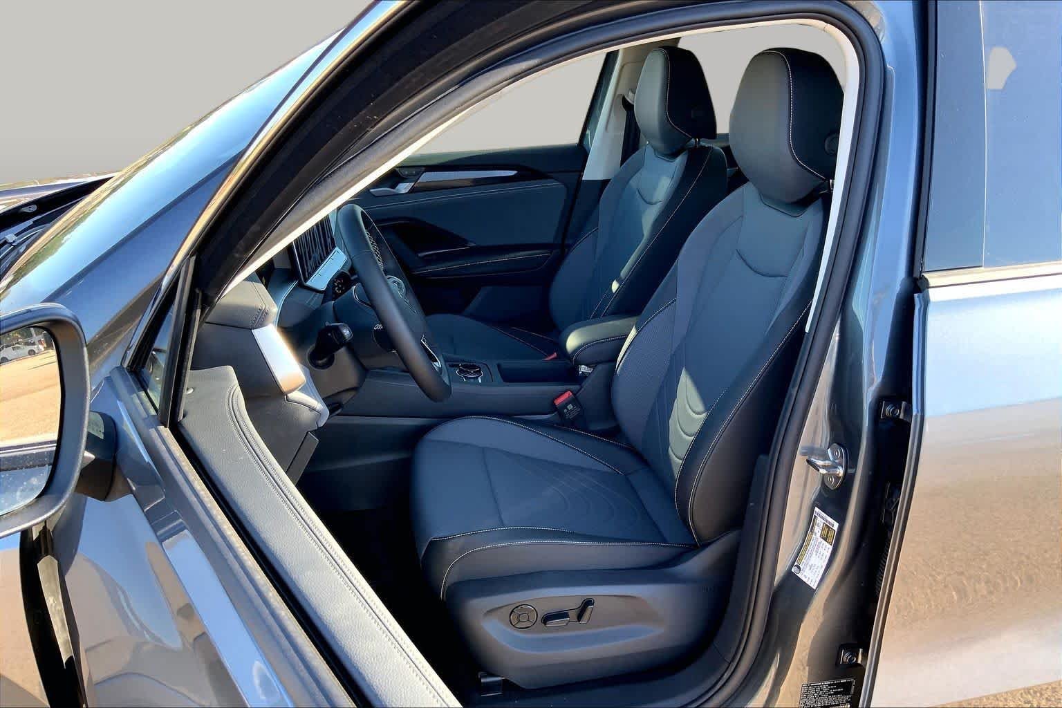 New 2026 Platinum Gray Metallic Volkswagen SE image 9