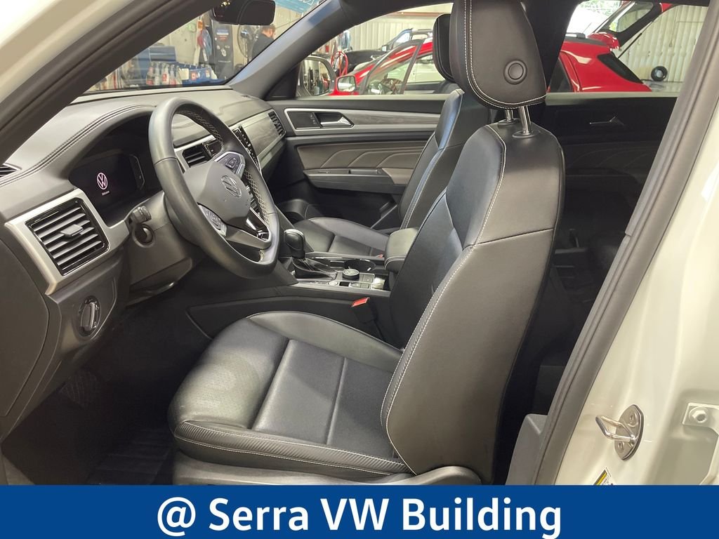 Used 2023 Pure White Volkswagen 3.6L V6 SE w/Technology image 15