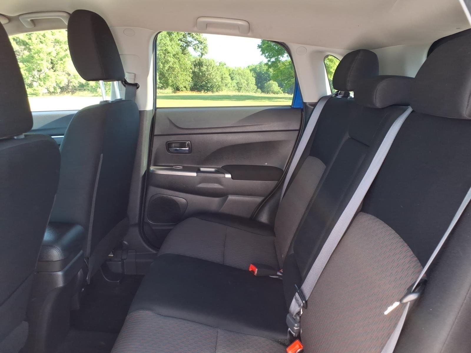 Used 2019 Octane Blue Metallic Mitsubishi SE 2.0 image 21