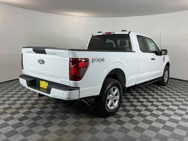New 2026 Oxford White Ford XLT image 4