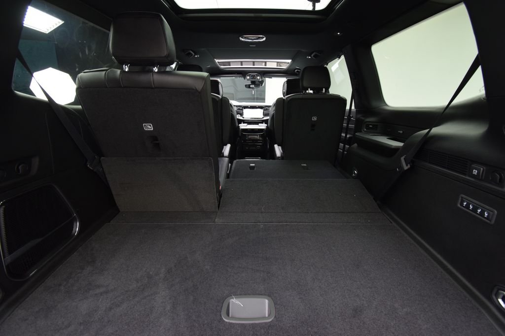 New 2026 Bright White Clear-Coat Exterior Paint Jeep Limited Reserve image 37