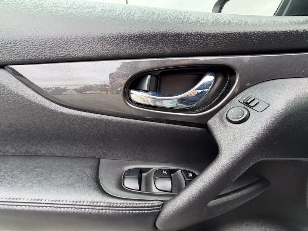 Used 2020 Gray Nissan SV image 15