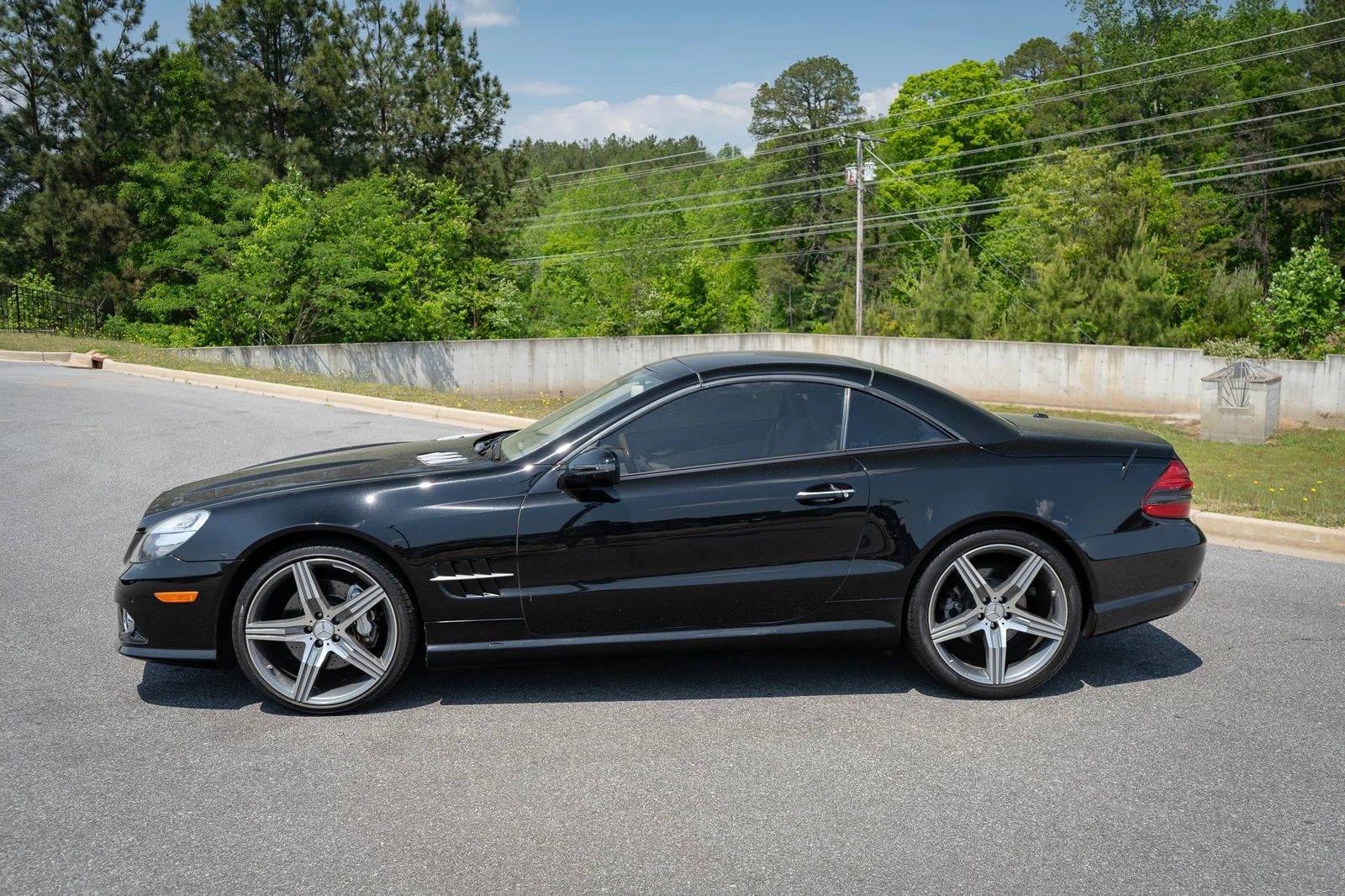Used 2009 Black Mercedes-Benz SL 550 image 5