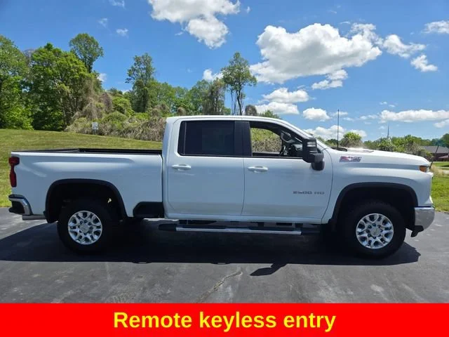 Used 2025 Summit White Chevrolet LT image 10