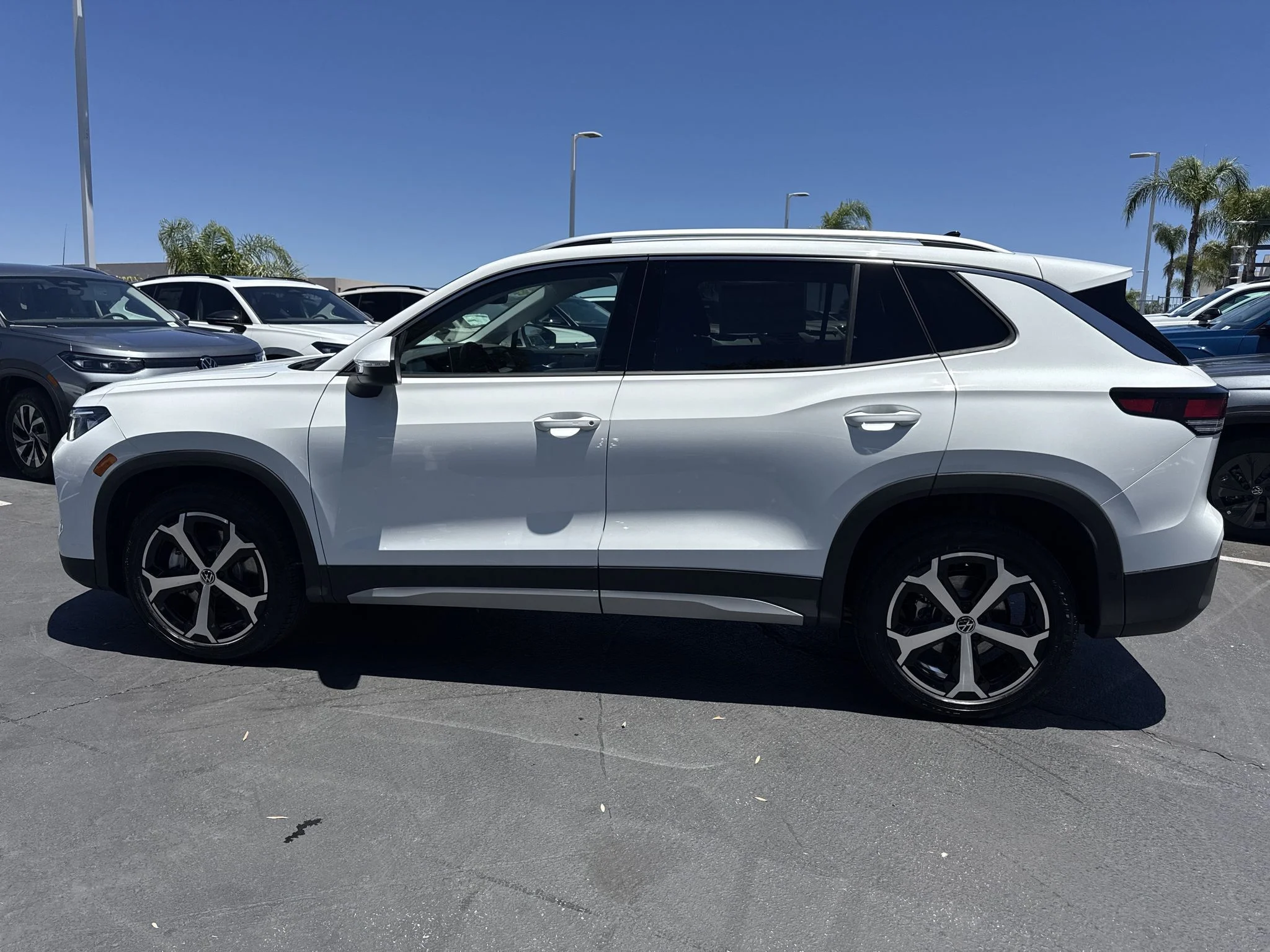 New 2026 Pure White Volkswagen SE image 4