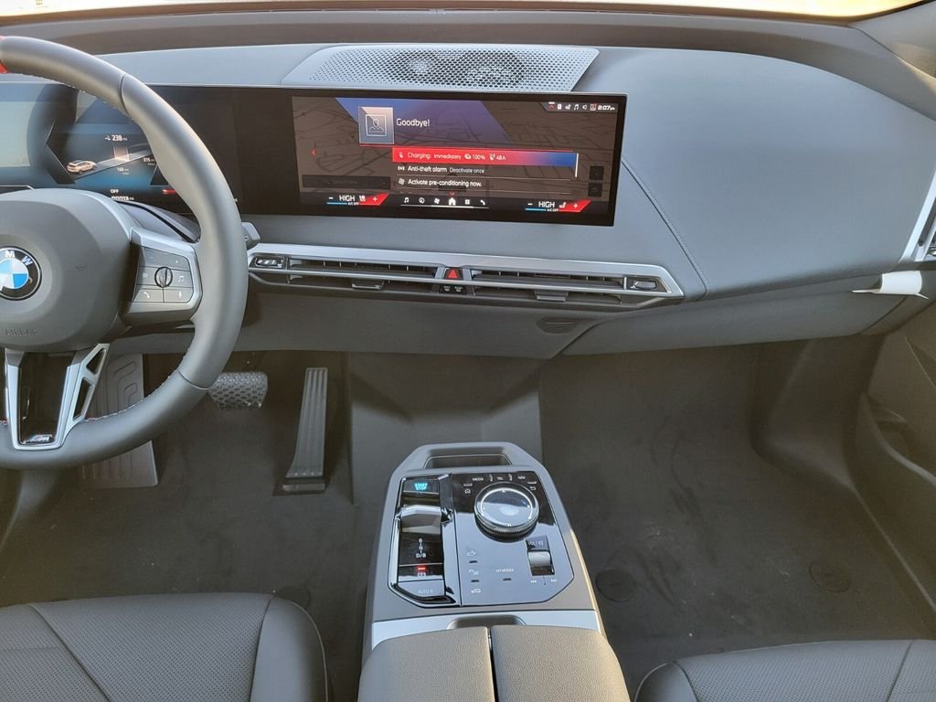 2025 BMW iX M60 - Photo 15
