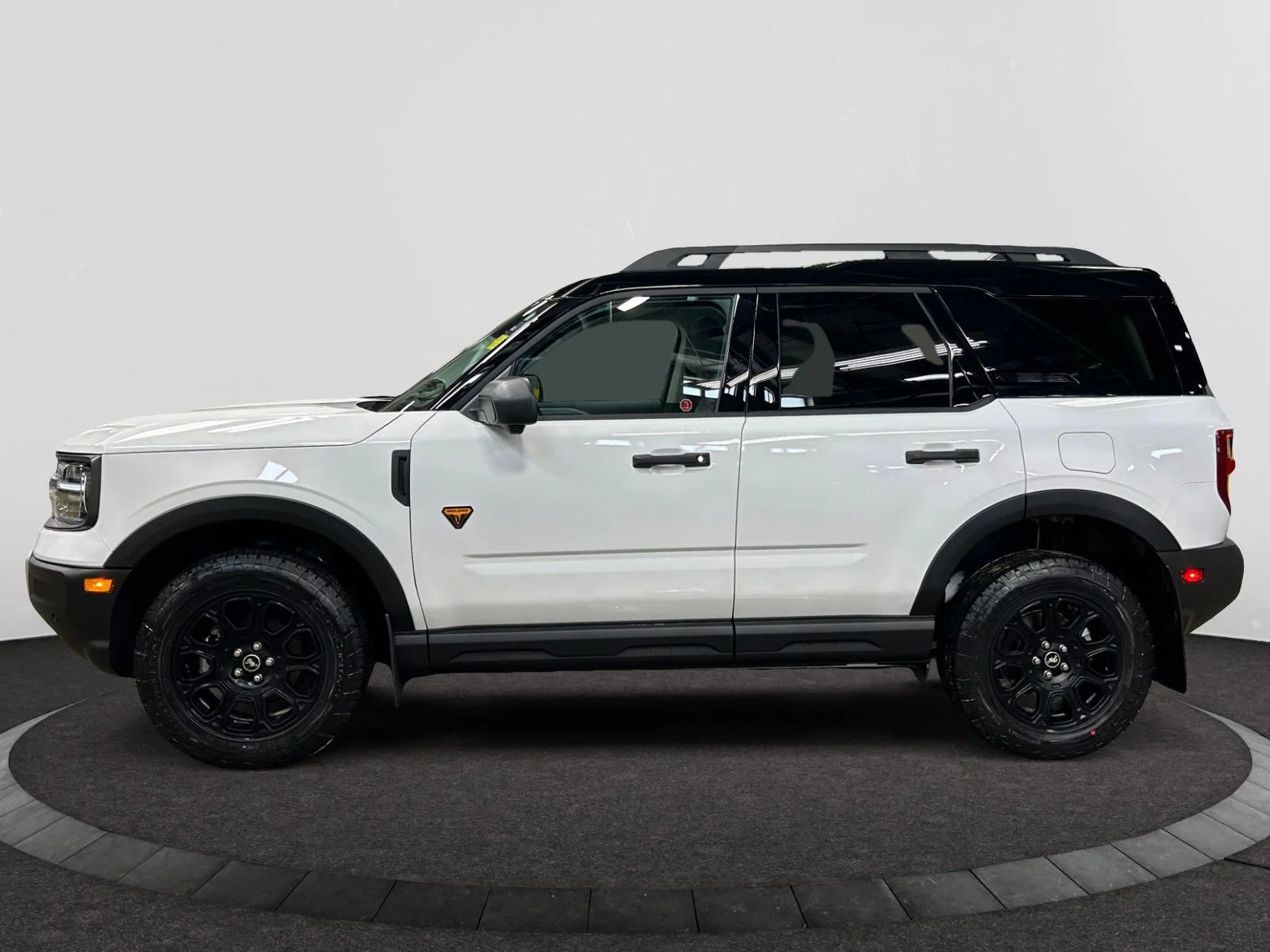 New 2026 Oxford White Ford Badlands image 2