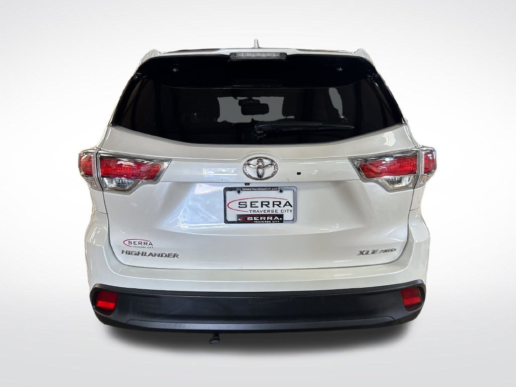 Used 2015 White Toyota XLE V6 image 4