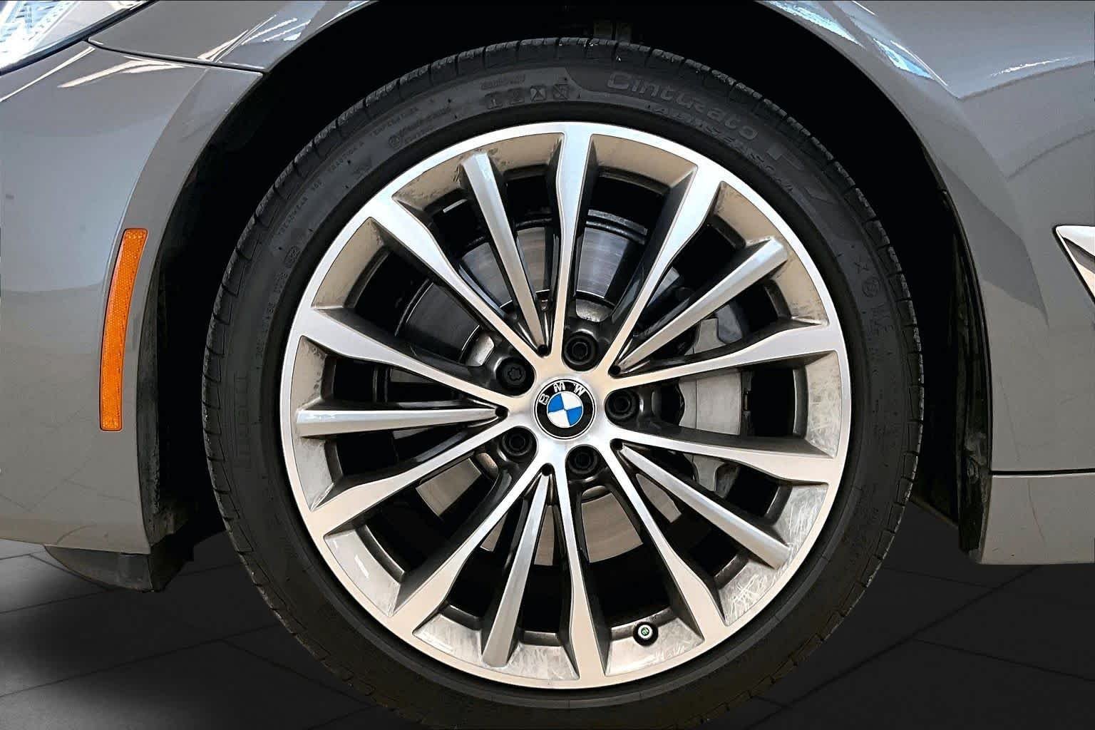 Used 2022 Bernina Grey Amber Effect Metallic BMW 530i image 9