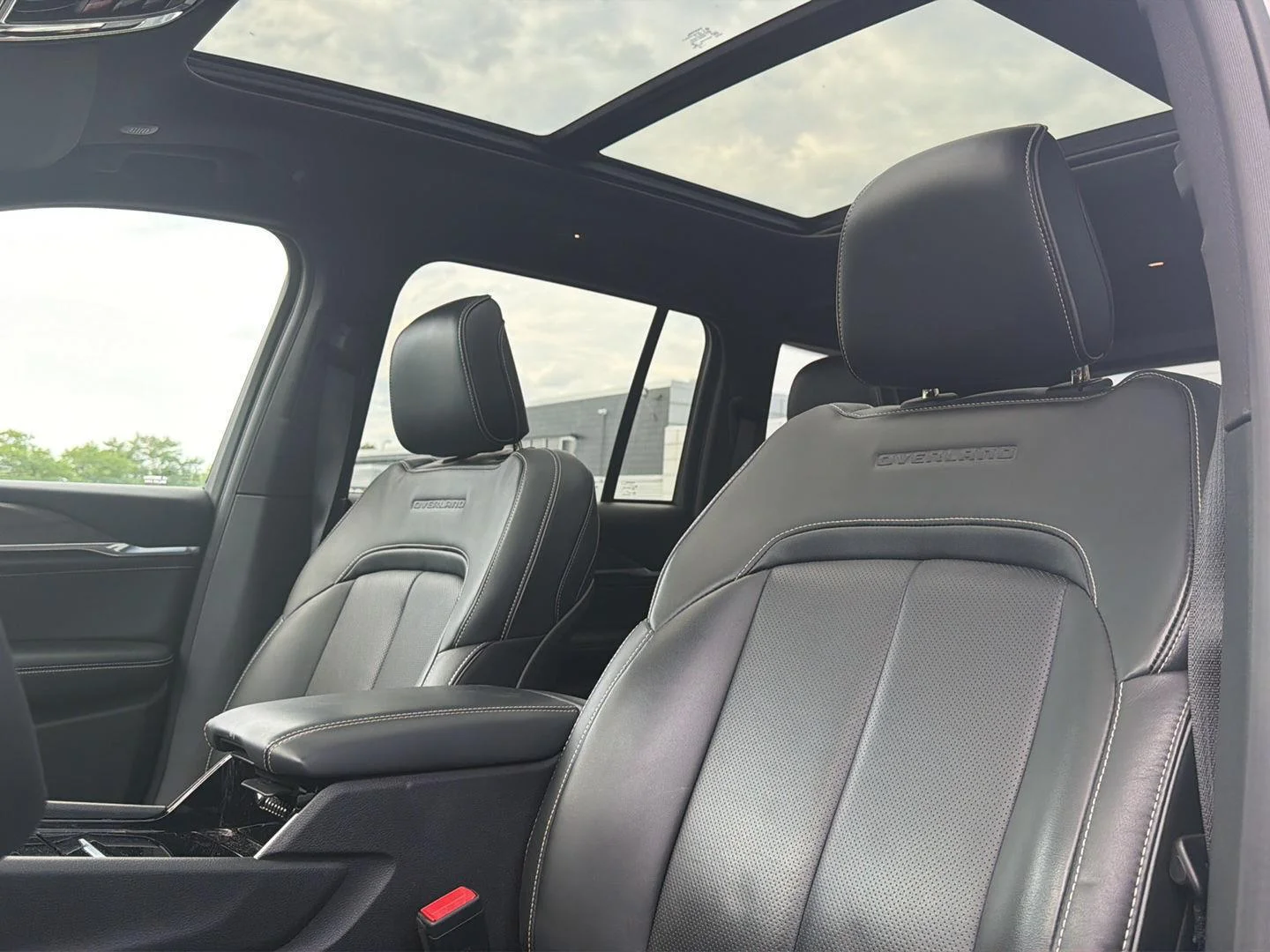 Used 2022 Silver Zynith Jeep Overland image 6