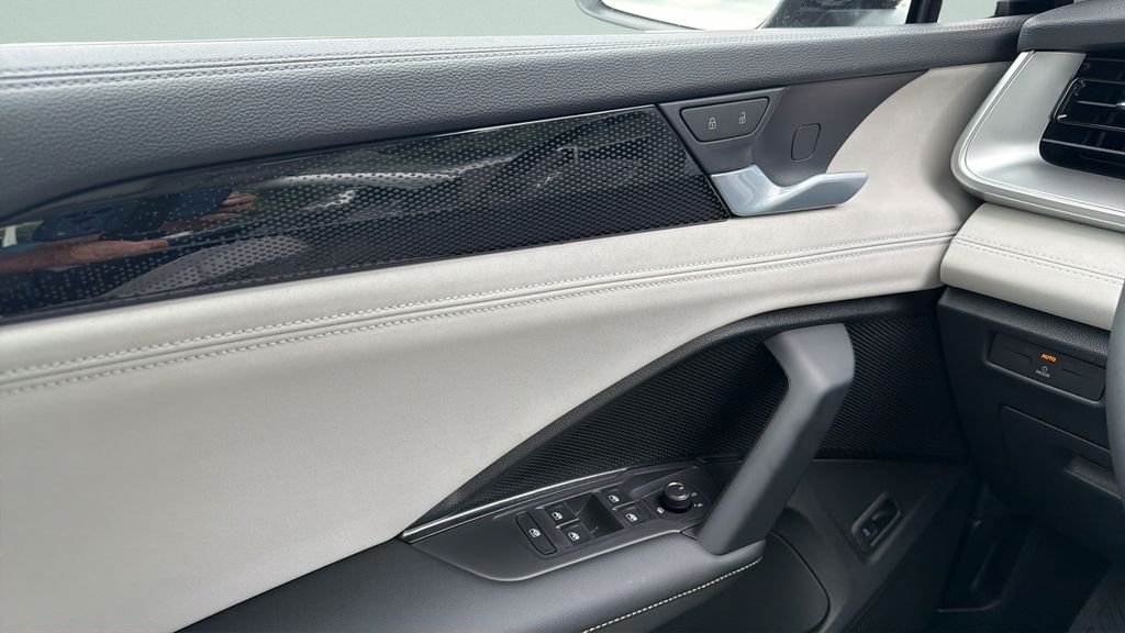 New 2026 Deep Black Pearl Volkswagen 2.0T SE image 20