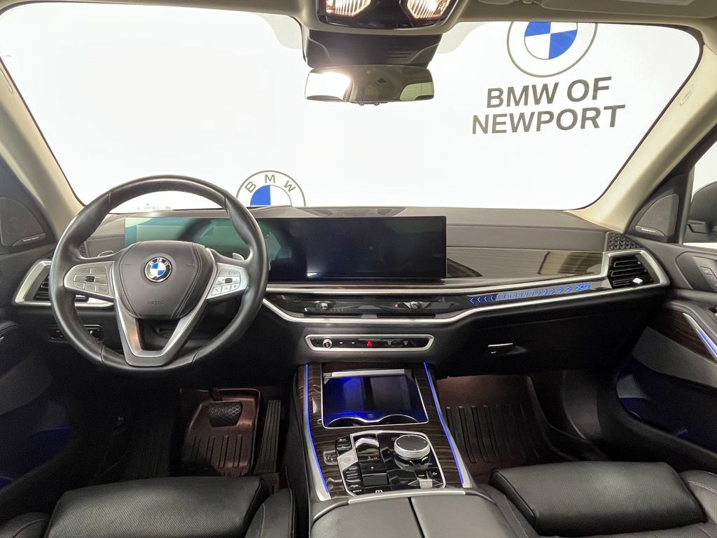 Used 2023 Gray BMW xDrive40i image 10