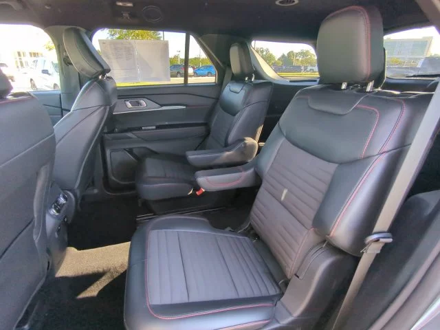 Used 2025 Gray Ford ST-Line image 17