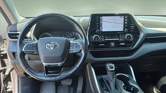 Used 2020 Gray Toyota XLE image 9