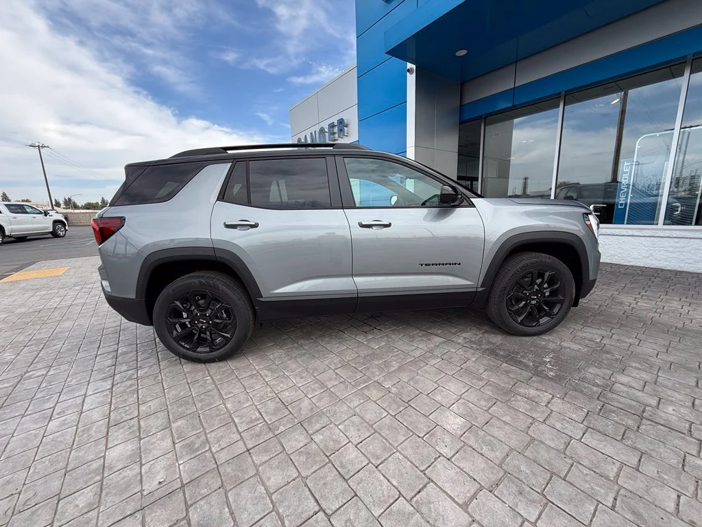 New 2027 Sterling Metallic GMC Elevation image 14