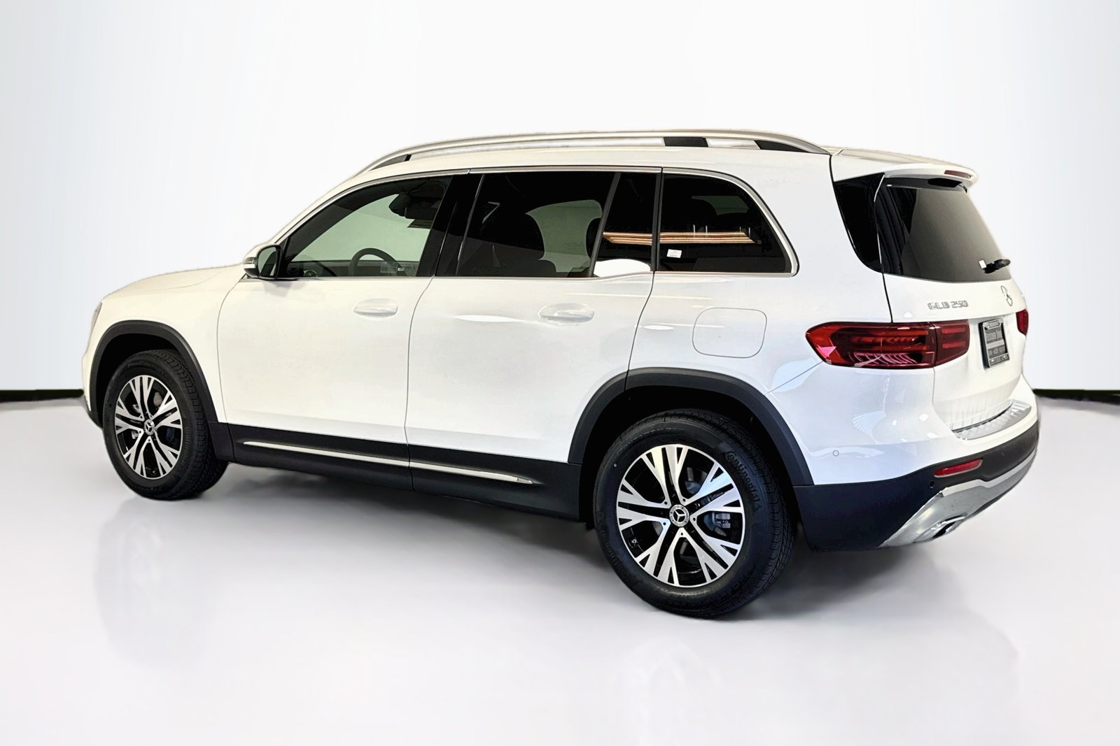 New 2026 Polar White Mercedes-Benz GLB 250 image 7